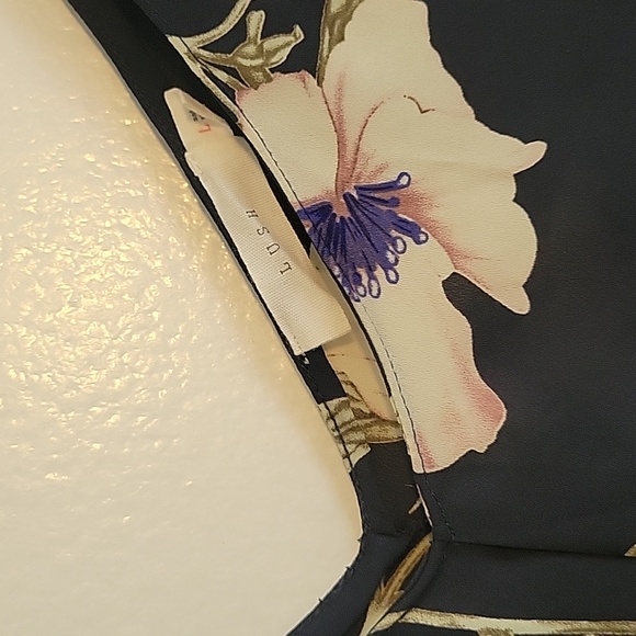 LUSH Rhodes V-Neck Cami - Picture 4 of 5